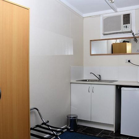 Chinchilla Motel Room photo