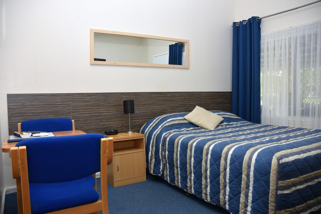 Chinchilla Motel Room photo