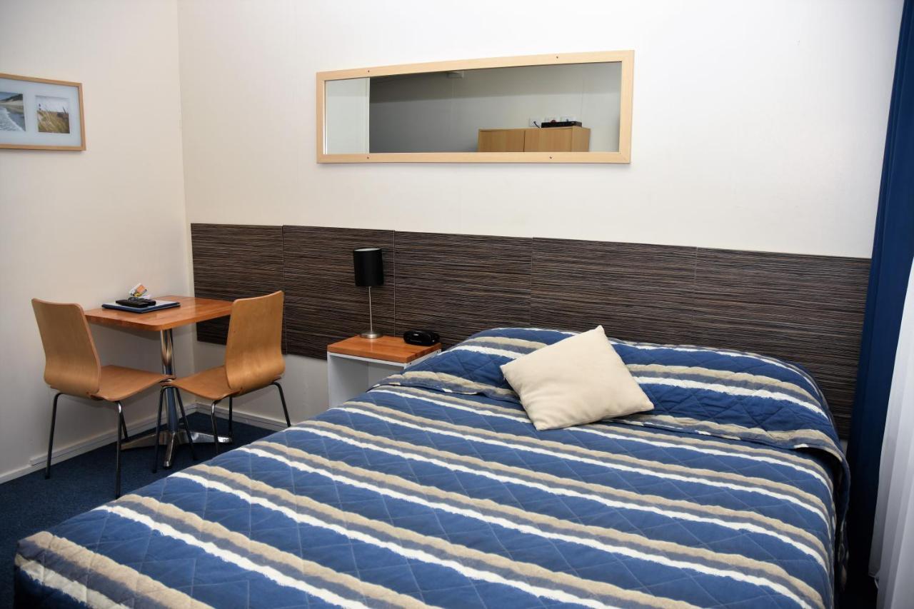 Chinchilla Motel Room photo