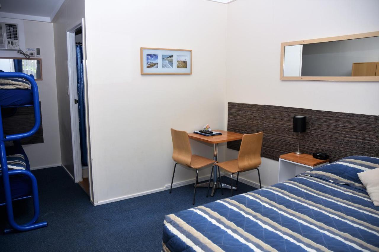 Chinchilla Motel Room photo